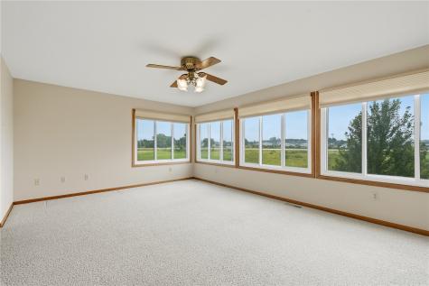 203 N Mcnamara Drive Anamosa IA 52205