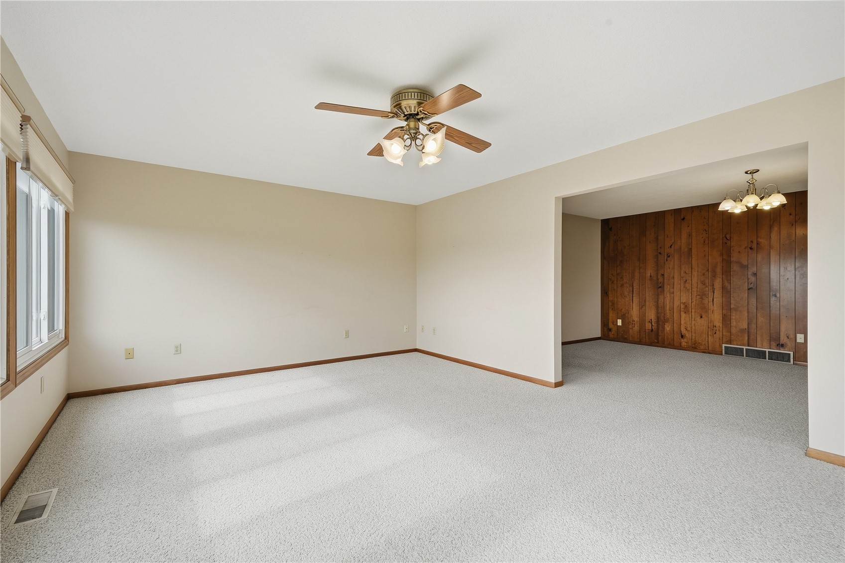 203 N Mcnamara Drive Anamosa IA 52205