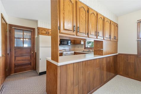203 N Mcnamara Drive Anamosa IA 52205