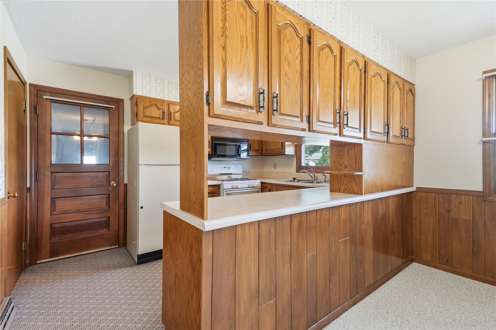 203 N Mcnamara Drive Anamosa IA 52205
