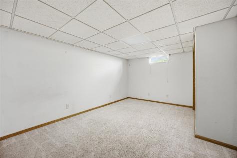 2906 Russell Drive NE Cedar Rapids IA 52402
