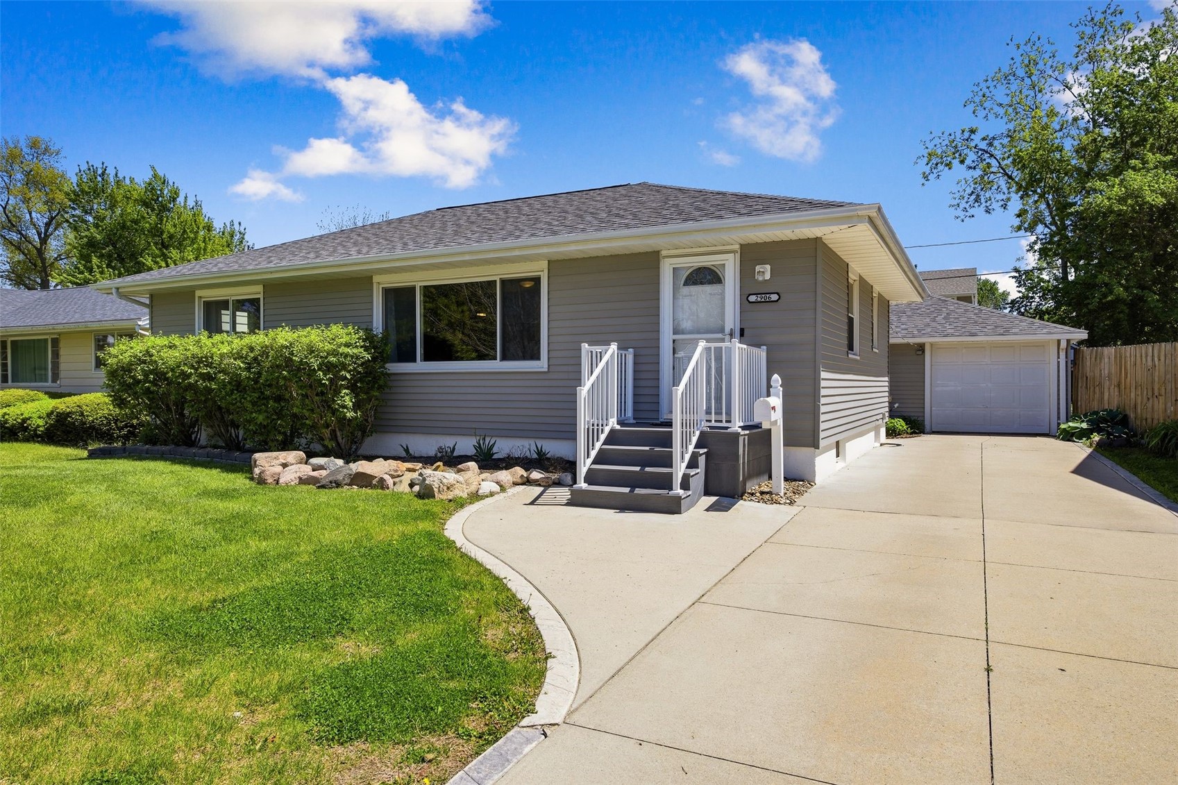 2906 Russell Drive NE Cedar Rapids IA 52402