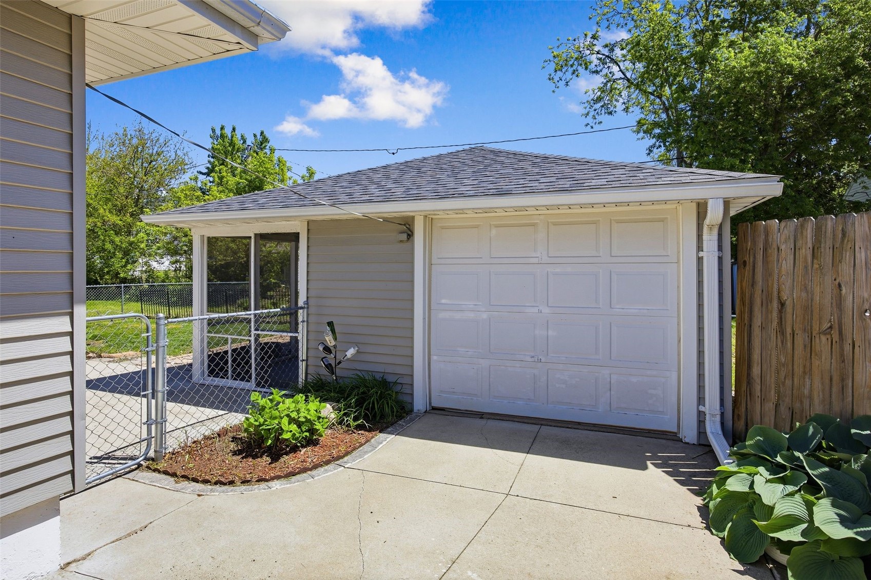 2906 Russell Drive NE Cedar Rapids IA 52402