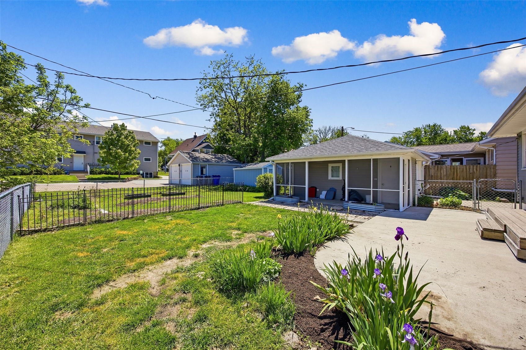 2906 Russell Drive NE Cedar Rapids IA 52402
