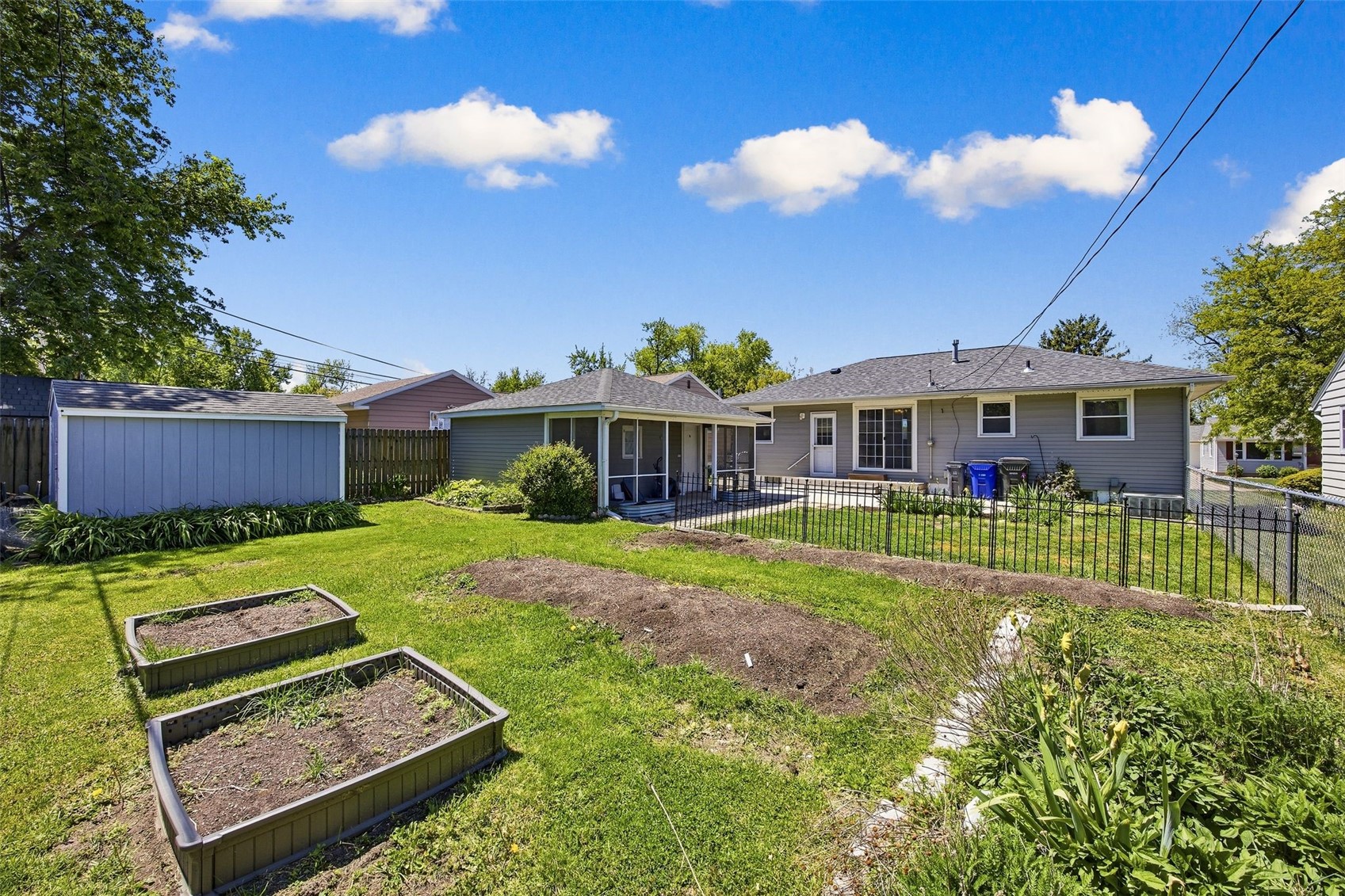 2906 Russell Drive NE Cedar Rapids IA 52402