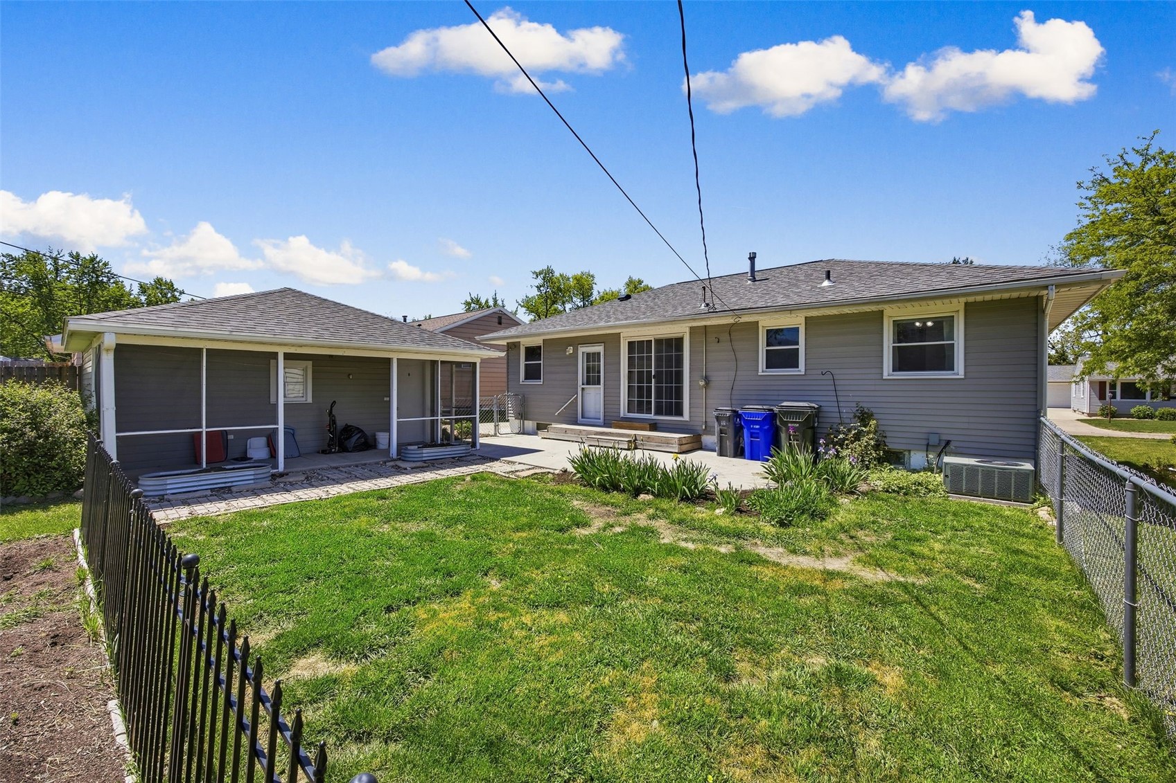 2906 Russell Drive NE Cedar Rapids IA 52402