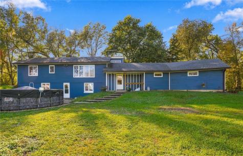 210 N 3 Street Hazleton IA 50641