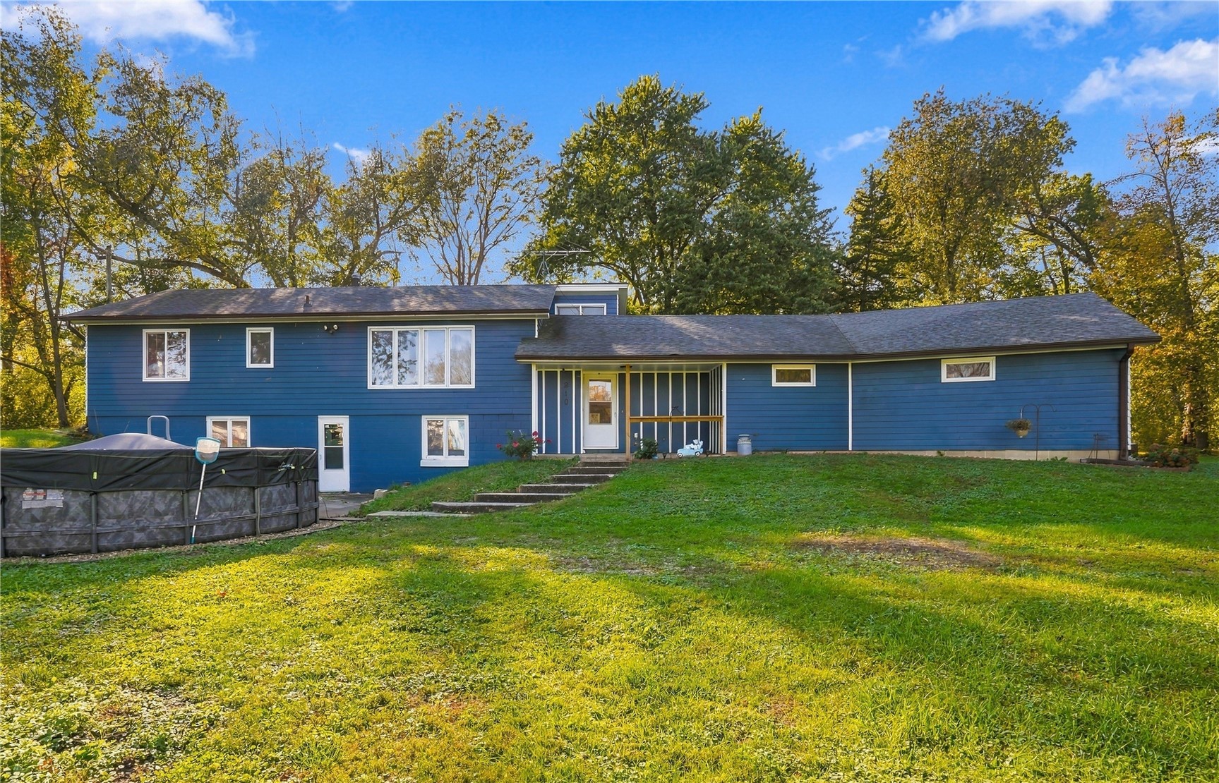 210 N 3 Street Hazleton IA 50641