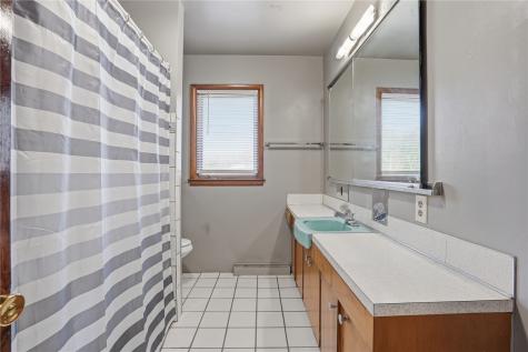 210 N 3 Street Hazleton IA 50641
