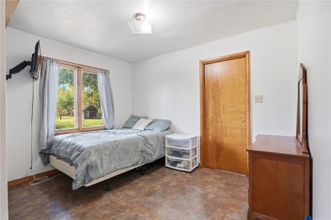 210 N 3 Street Hazleton IA 50641