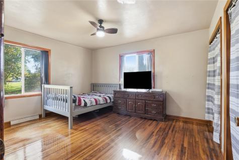 210 N 3 Street Hazleton IA 50641