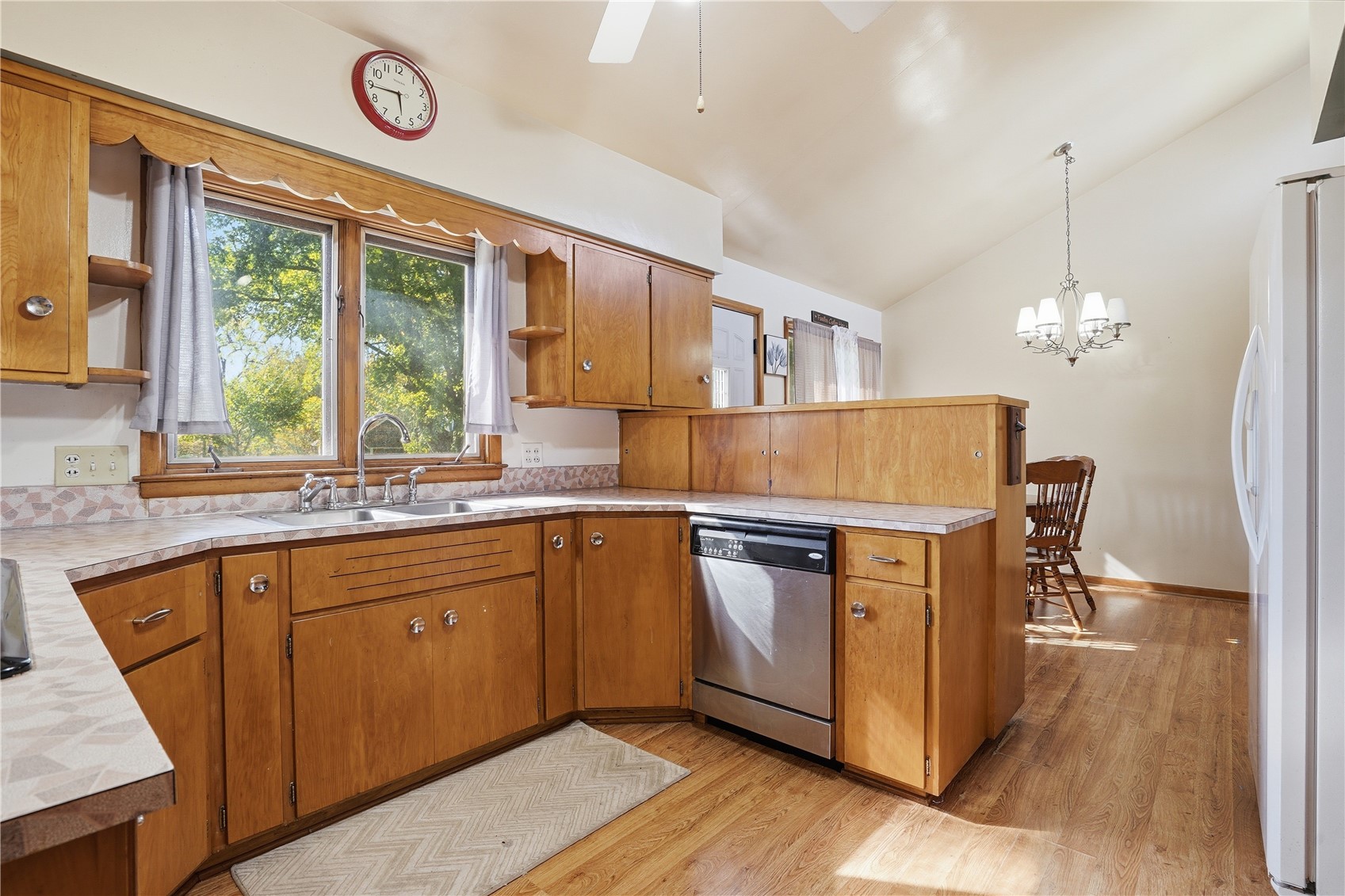 210 N 3 Street Hazleton IA 50641
