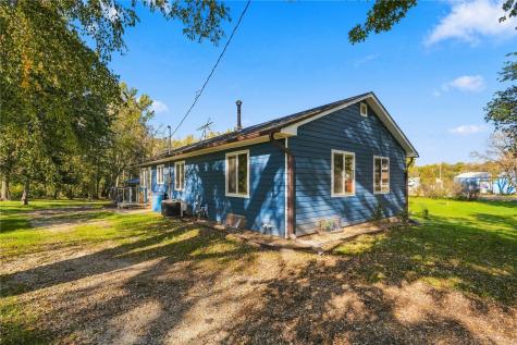210 N 3 Street Hazleton IA 50641