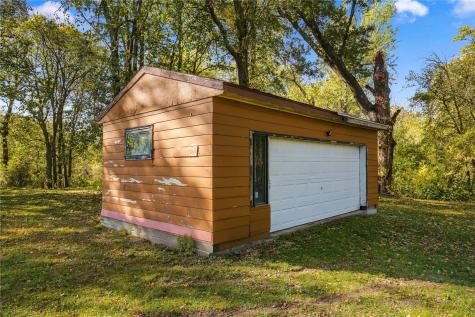 210 N 3 Street Hazleton IA 50641