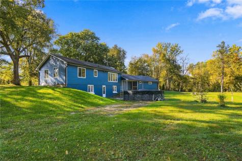 210 N 3 Street Hazleton IA 50641