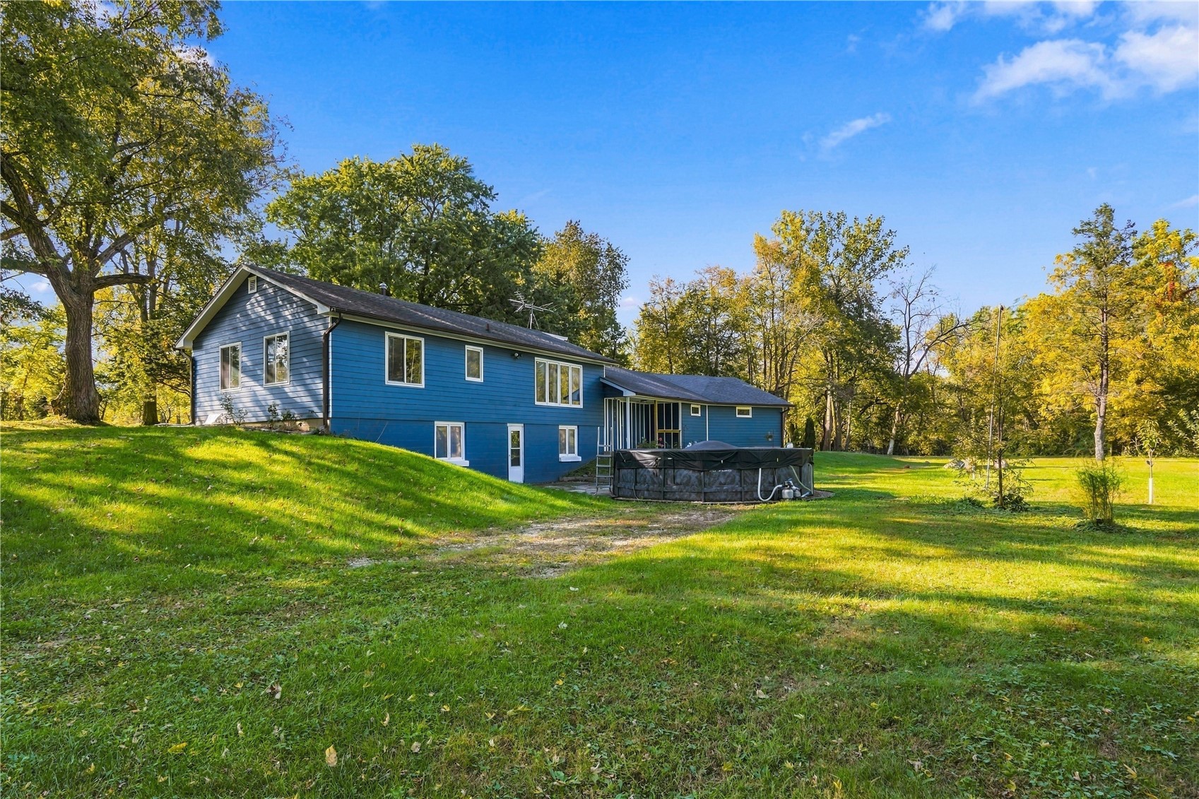 210 N 3 Street Hazleton IA 50641