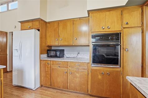 210 N 3 Street Hazleton IA 50641