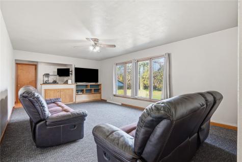 210 N 3 Street Hazleton IA 50641