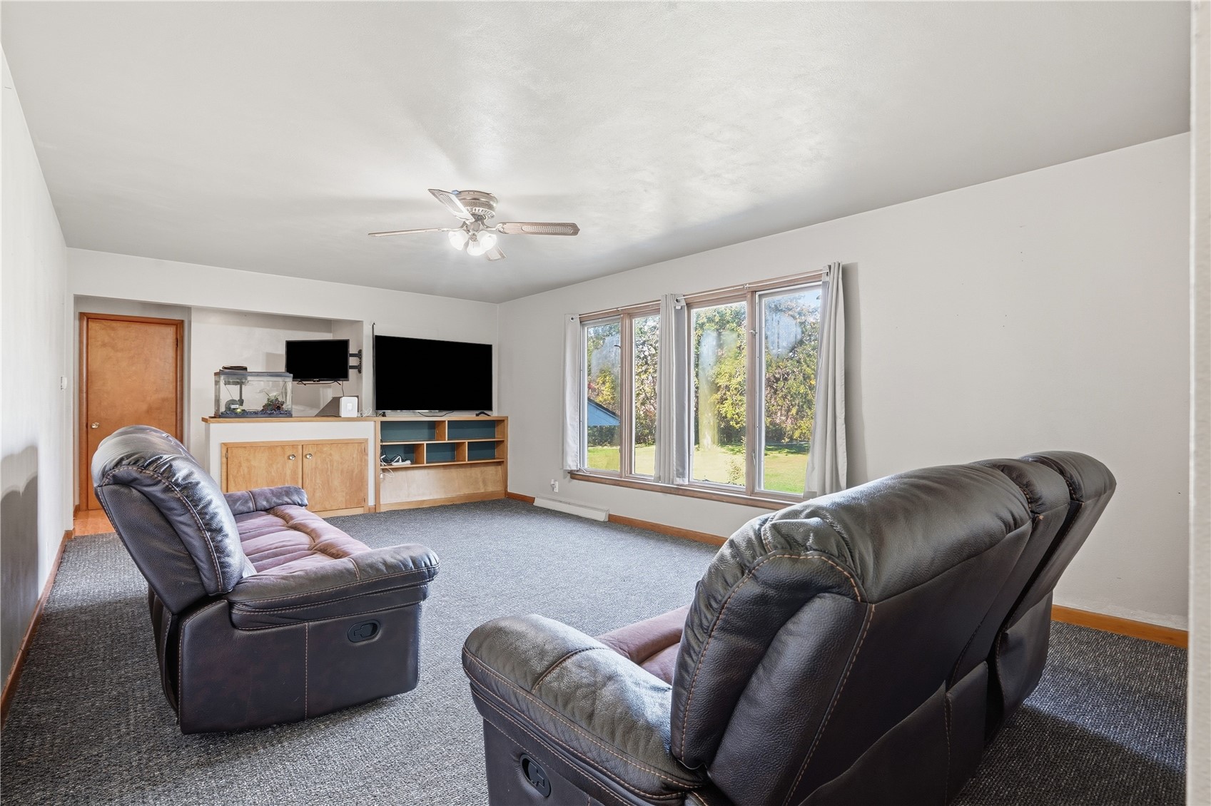 210 N 3 Street Hazleton IA 50641