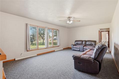 210 N 3 Street Hazleton IA 50641