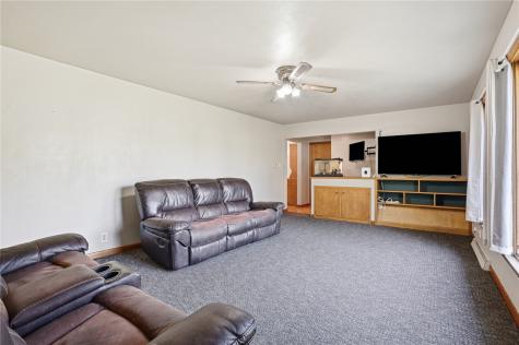 210 N 3 Street Hazleton IA 50641