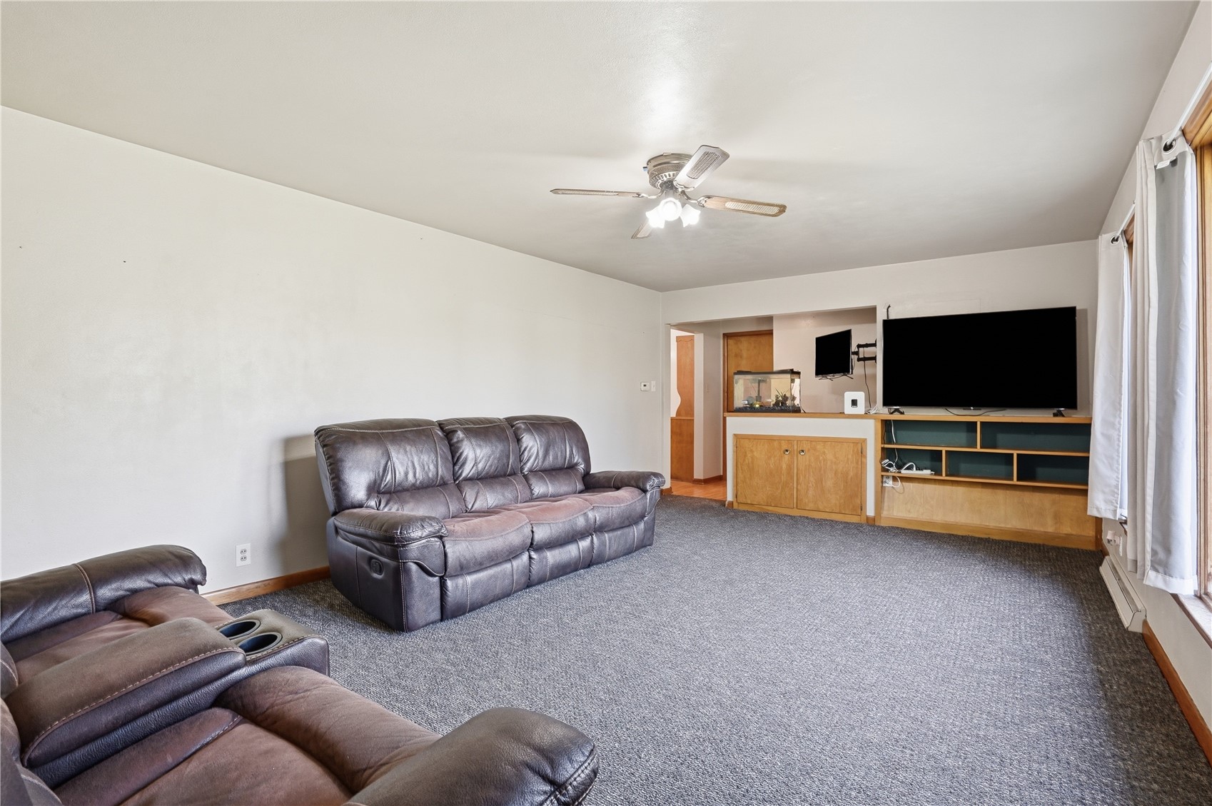 210 N 3 Street Hazleton IA 50641