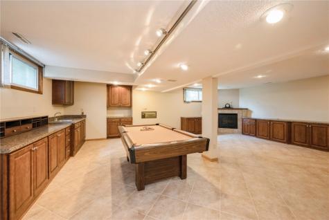 111 Stone Hedge Drive NW Cedar Rapids IA 52405