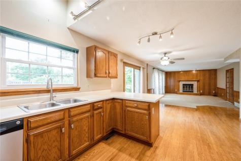 111 Stone Hedge Drive NW Cedar Rapids IA 52405