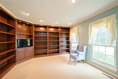 111 Stone Hedge Drive NW Cedar Rapids IA 52405