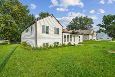 395 S Troy Road Robins IA 52328