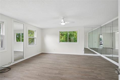 395 S Troy Road Robins IA 52328