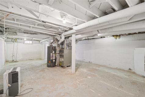 395 S Troy Road Robins IA 52328