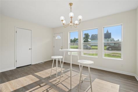 395 S Troy Road Robins IA 52328