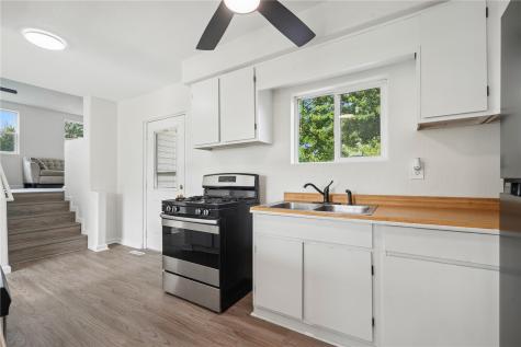 395 S Troy Road Robins IA 52328