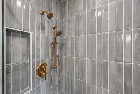 3667 Mcclain Way Hiawatha IA 52233