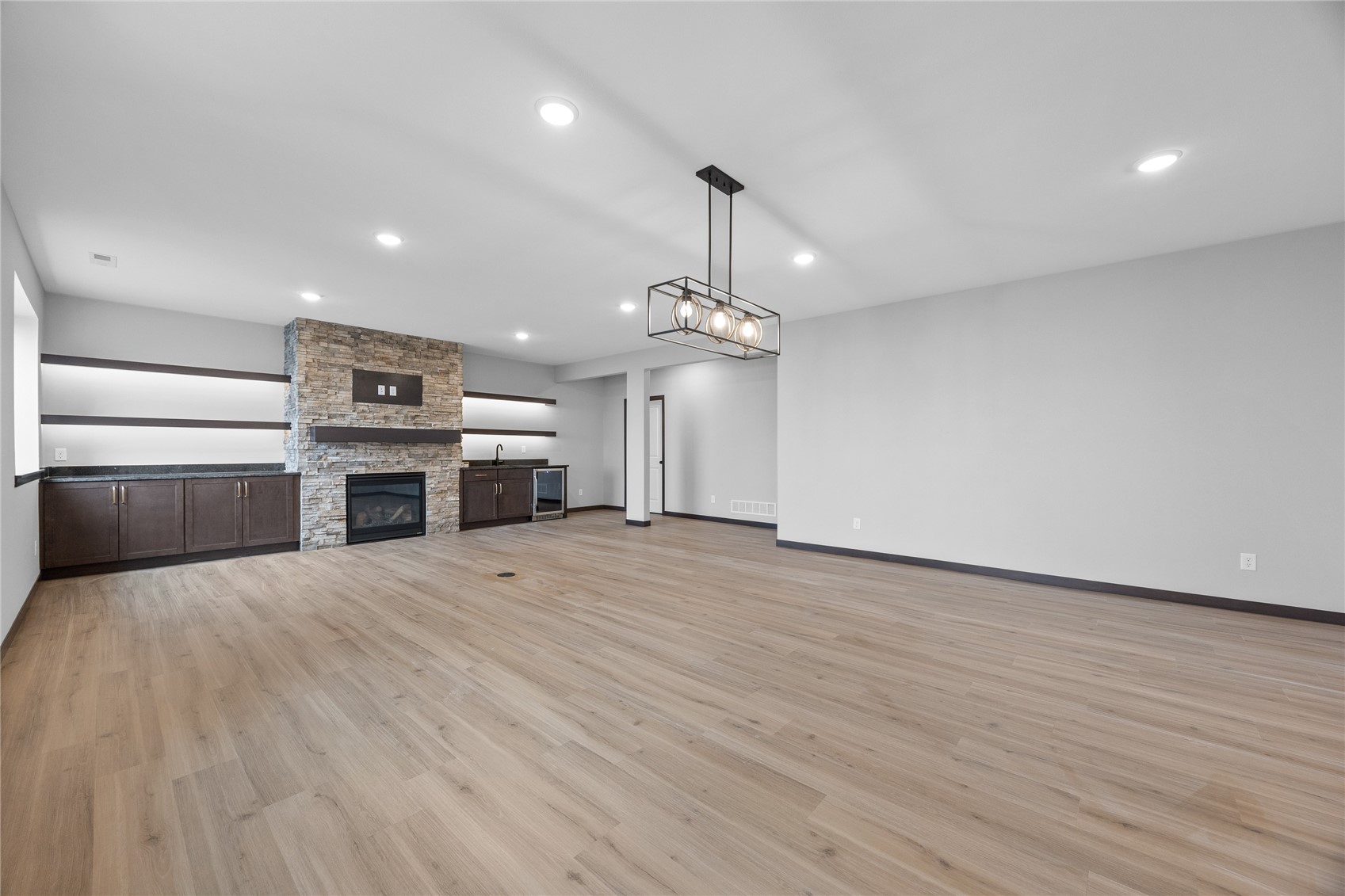 3667 Mcclain Way Hiawatha IA 52233