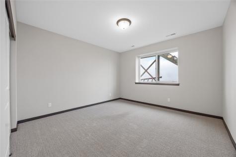 3667 Mcclain Way Hiawatha IA 52233