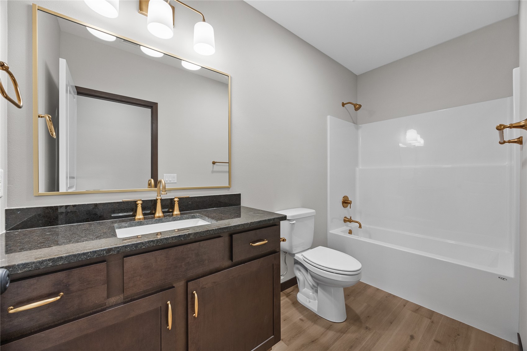 3667 Mcclain Way Hiawatha IA 52233