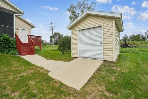 285 Jappa Road Ely IA 52227