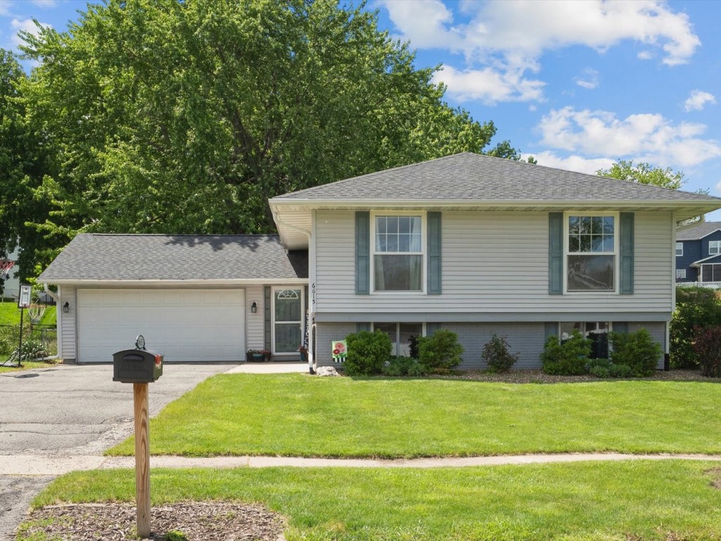 6615 Brentwood Drive NE Cedar Rapids IA 52402