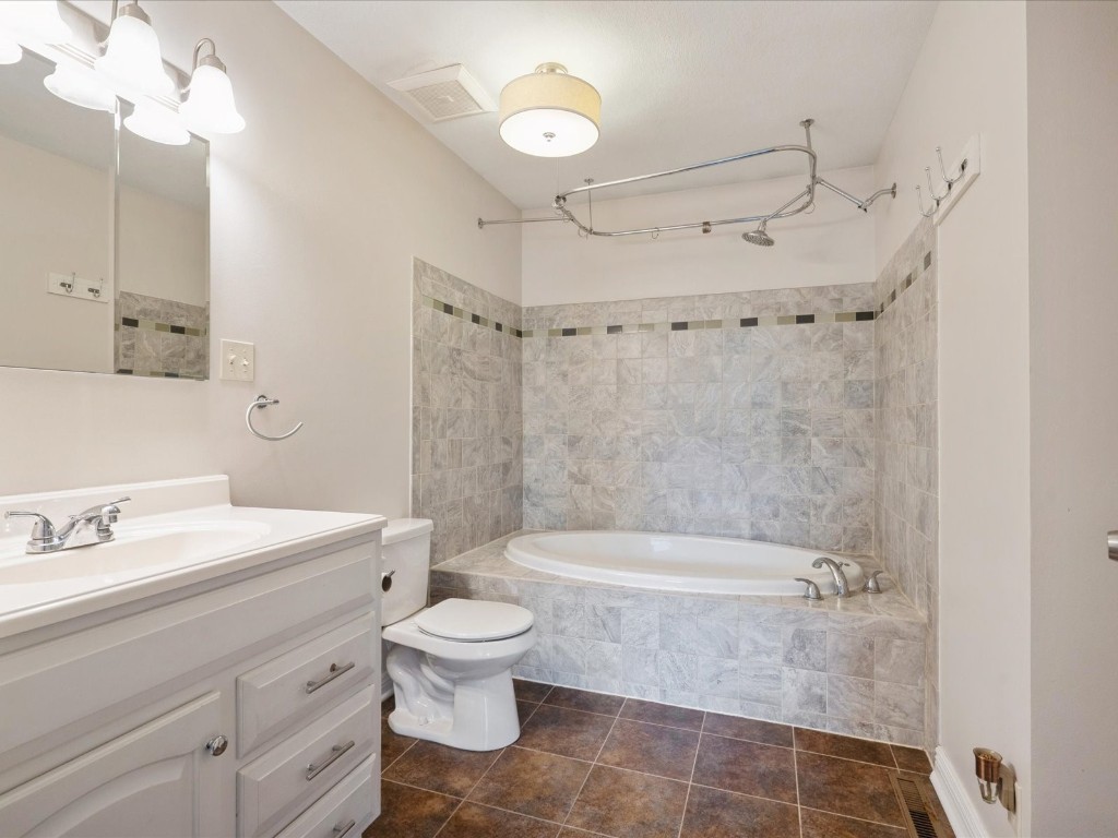 6615 Brentwood Drive NE Cedar Rapids IA 52402