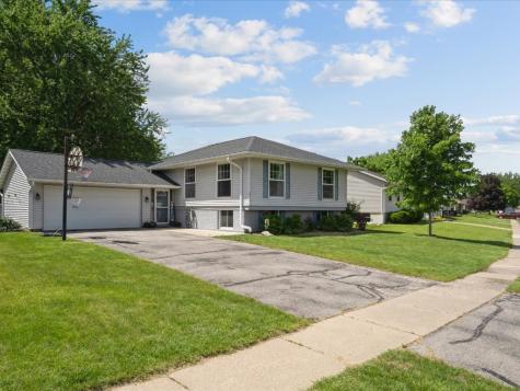 6615 Brentwood Drive NE Cedar Rapids IA 52402