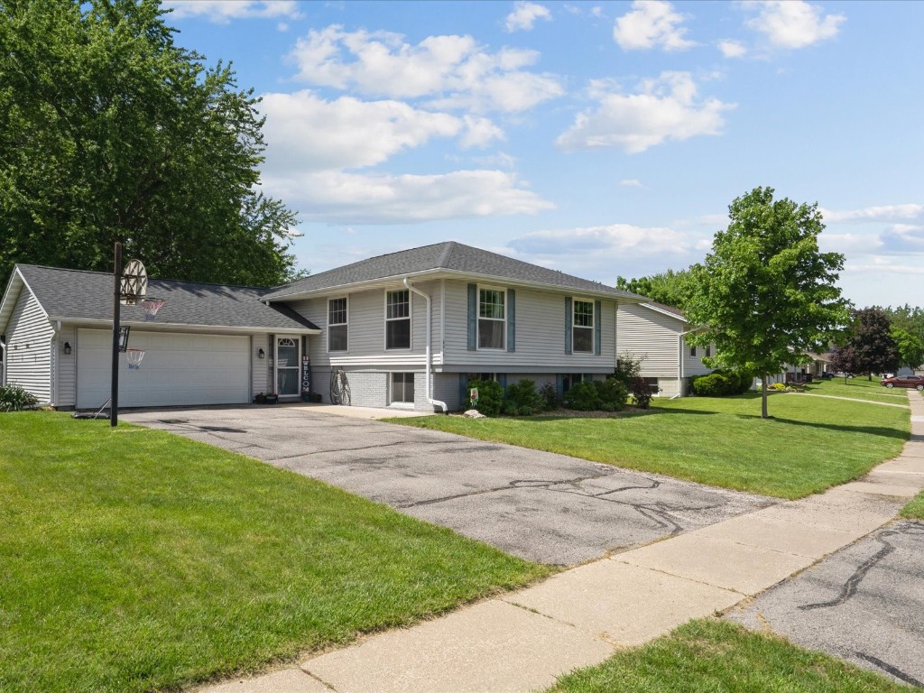 6615 Brentwood Drive NE Cedar Rapids IA 52402