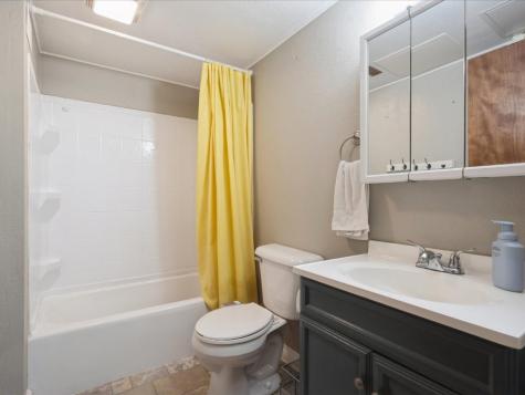 6615 Brentwood Drive NE Cedar Rapids IA 52402