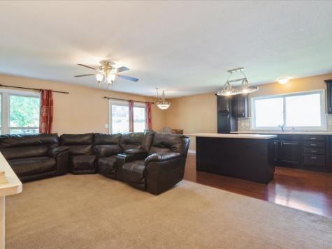 6615 Brentwood Drive NE Cedar Rapids IA 52402