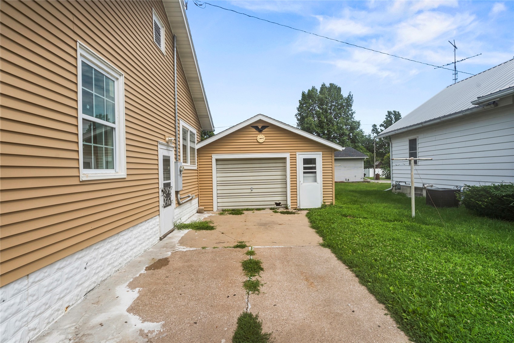 958 S Iowa Avenue Washington IA 52353