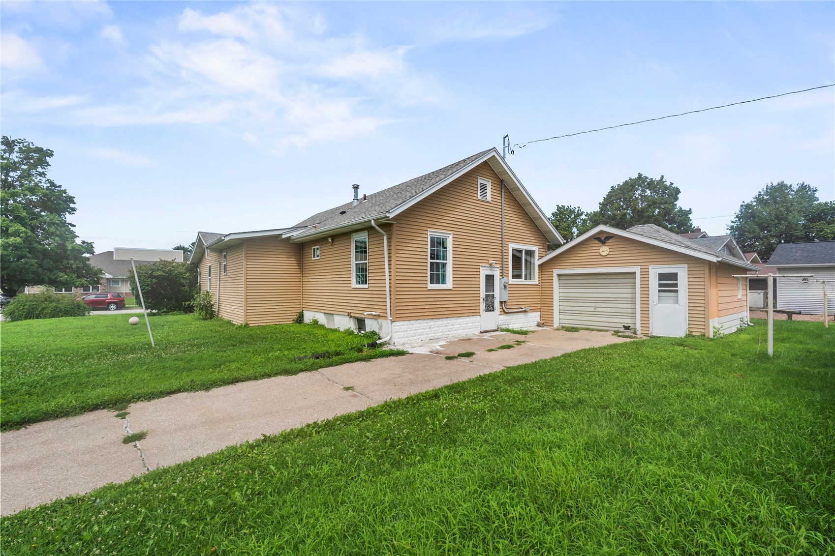 958 S Iowa Avenue Washington IA 52353