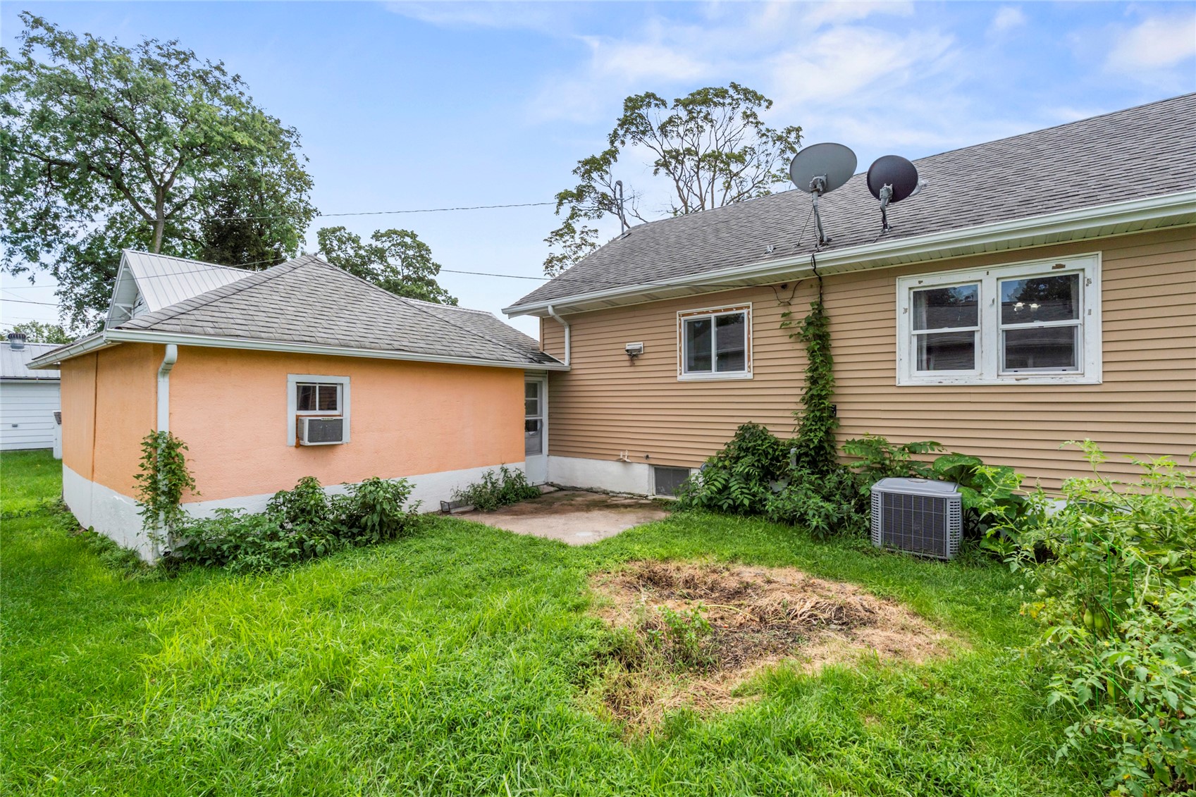 958 S Iowa Avenue Washington IA 52353