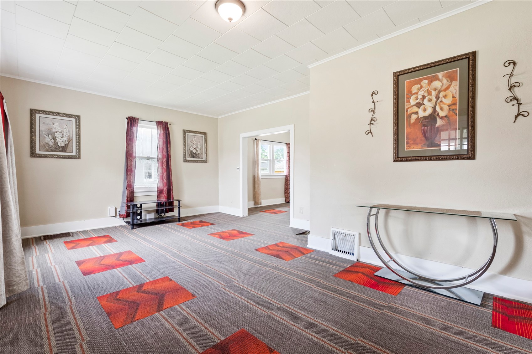 958 S Iowa Avenue Washington IA 52353