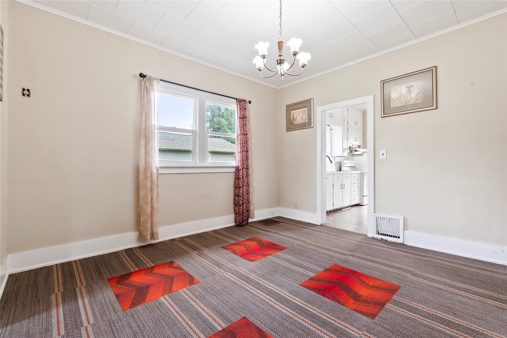 958 S Iowa Avenue Washington IA 52353
